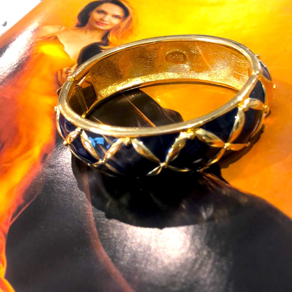 Vintage JOAN RIVERS gold navy enamel designer runway bangle bracelet